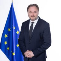 Comissário Europeu para a Energia e Habitação em visita oficial a Portugal