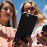 Comissão Europeia considera que TikTok cria dependência e viola o Regulamento dos Serviços Digitais