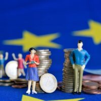 Comissão Europeia apela a que regras em matéria de igualdade salarial sejam efetivamente aplicadas em toda a UE