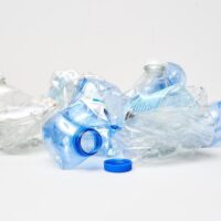 Comissão Europeia clarifica regras relativas à reciclagem de garrafas de plástico