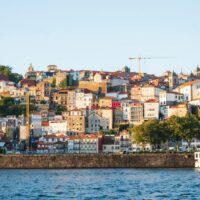 Comissão Europeia lança consulta pública sobre a simplificação das regras que regem a oferta de habitação na Europa