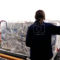 União Europeia reforça ajuda humanitária aos sobreviventes das inundações que atingiram o Nepal