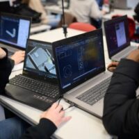 Educação: Novo relatório europeu analisa o investimento no setor e identifica formas de aumentar a atratividade da profissão docente